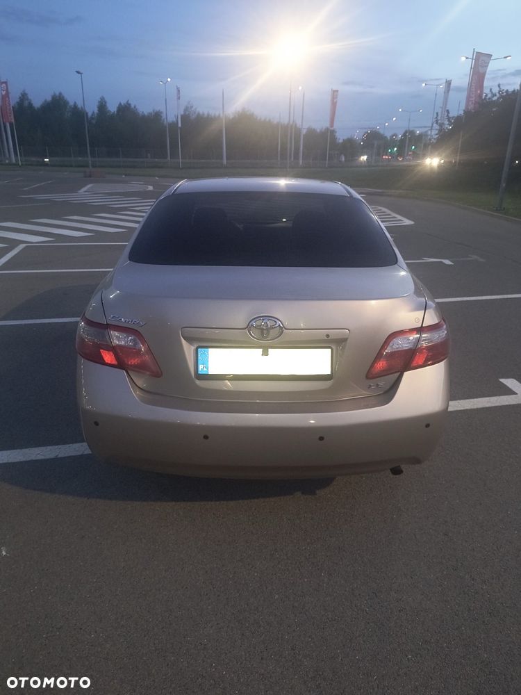 Toyota Camry - 4