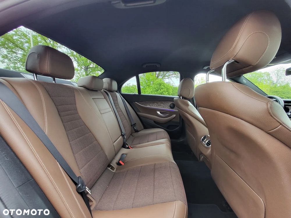 Mercedes-Benz Klasa E 200 4-Matic 9G-TRONIC - 16
