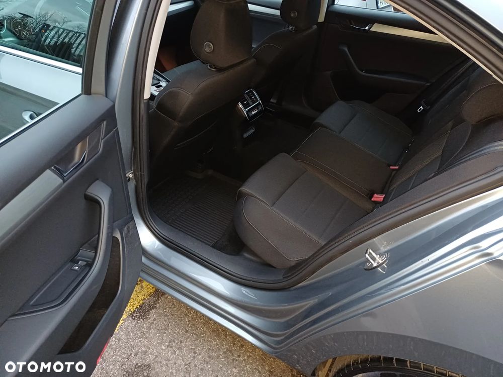 Skoda Superb 2.0 TDI Ambition DSG - 9