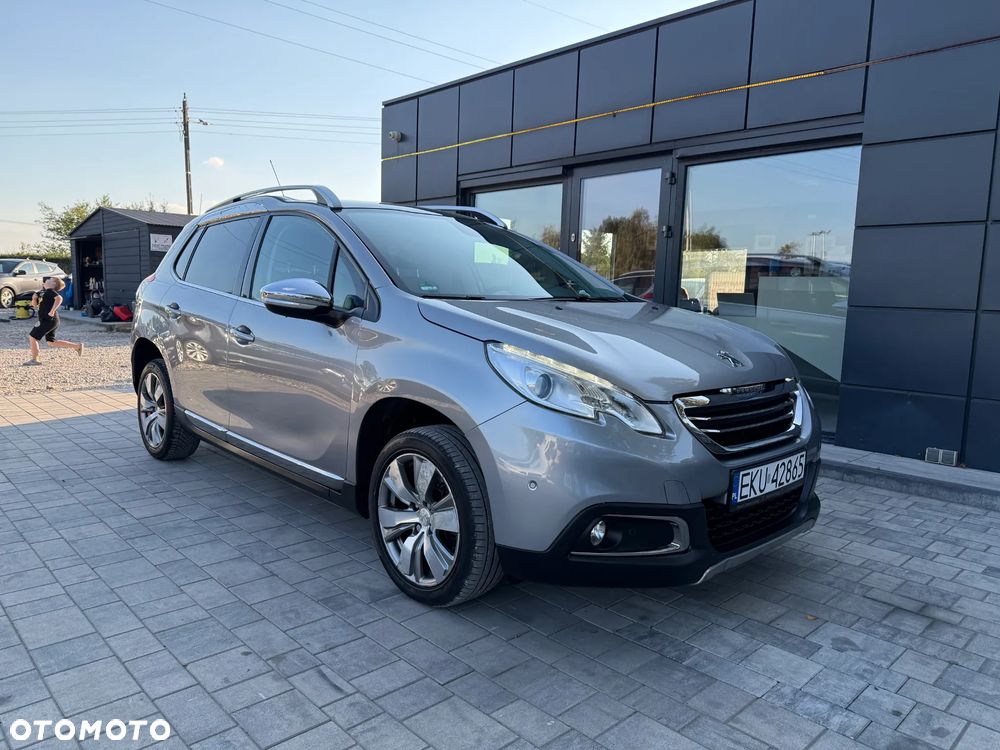 Peugeot 2008 1.2 Pure Tech Allure S&S - 17