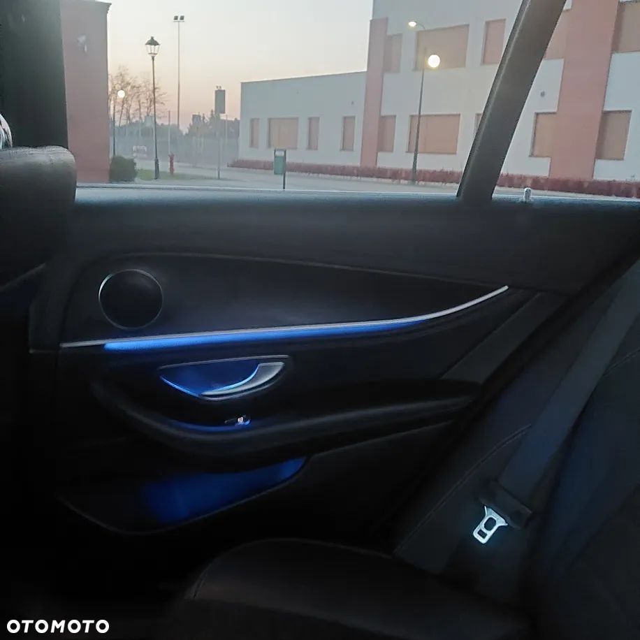 Mercedes-Benz Klasa E 220 d 4-Matic 9G-TRONIC - 16