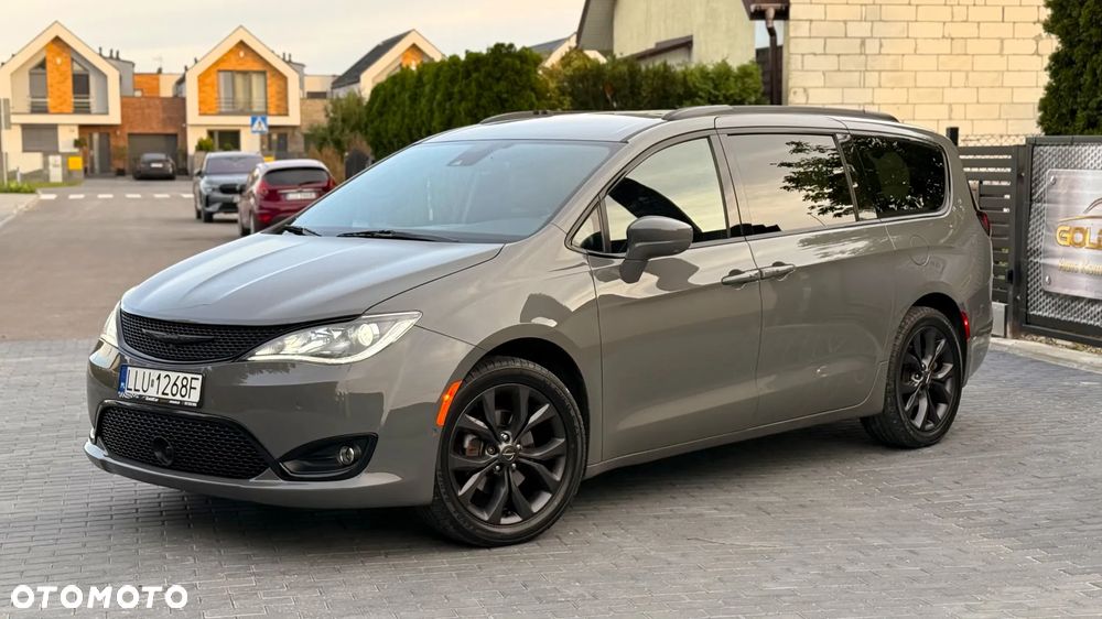 Chrysler Pacifica - 5
