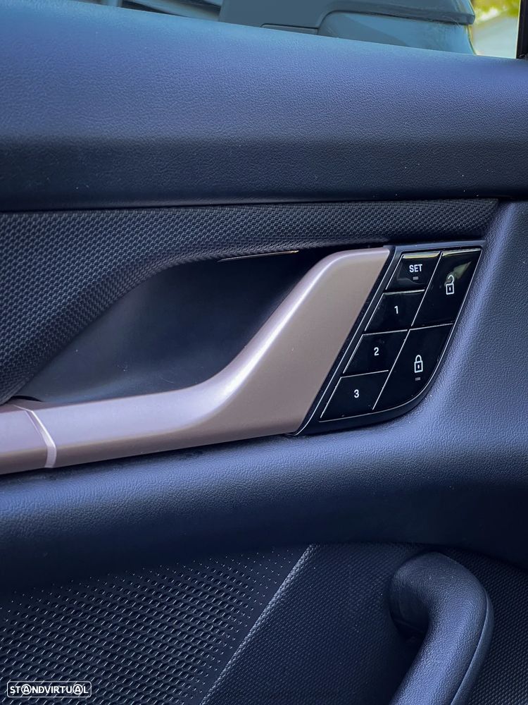 Porsche Taycan Bateria Performance Plus - 16