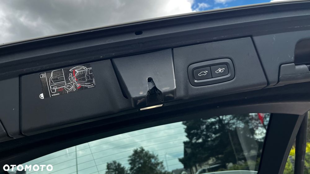 Volvo V90 D4 AWD Geartronic Momentum - 32