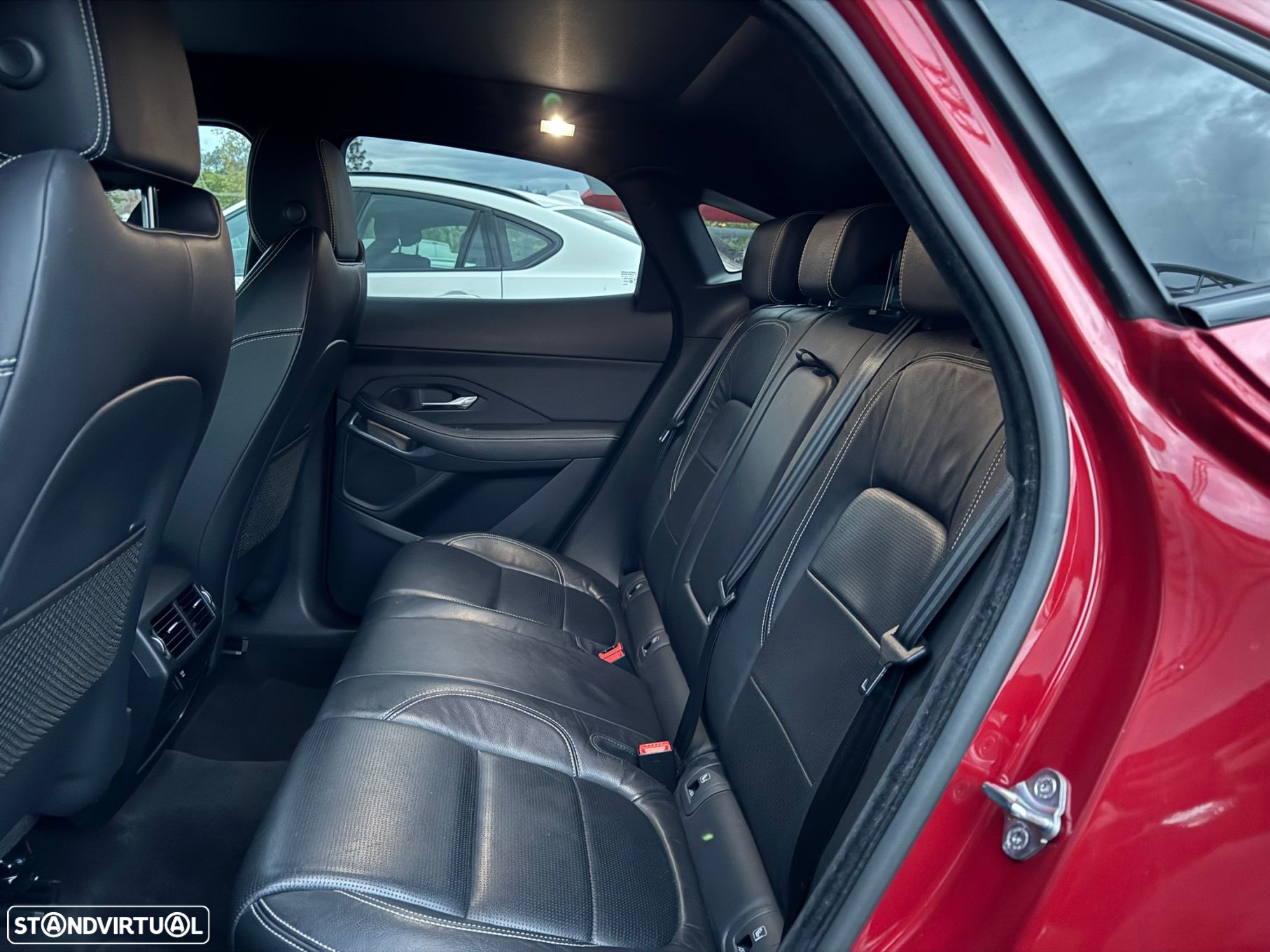 Jaguar E-Pace 2.0 i4D R-Dynamic - 12