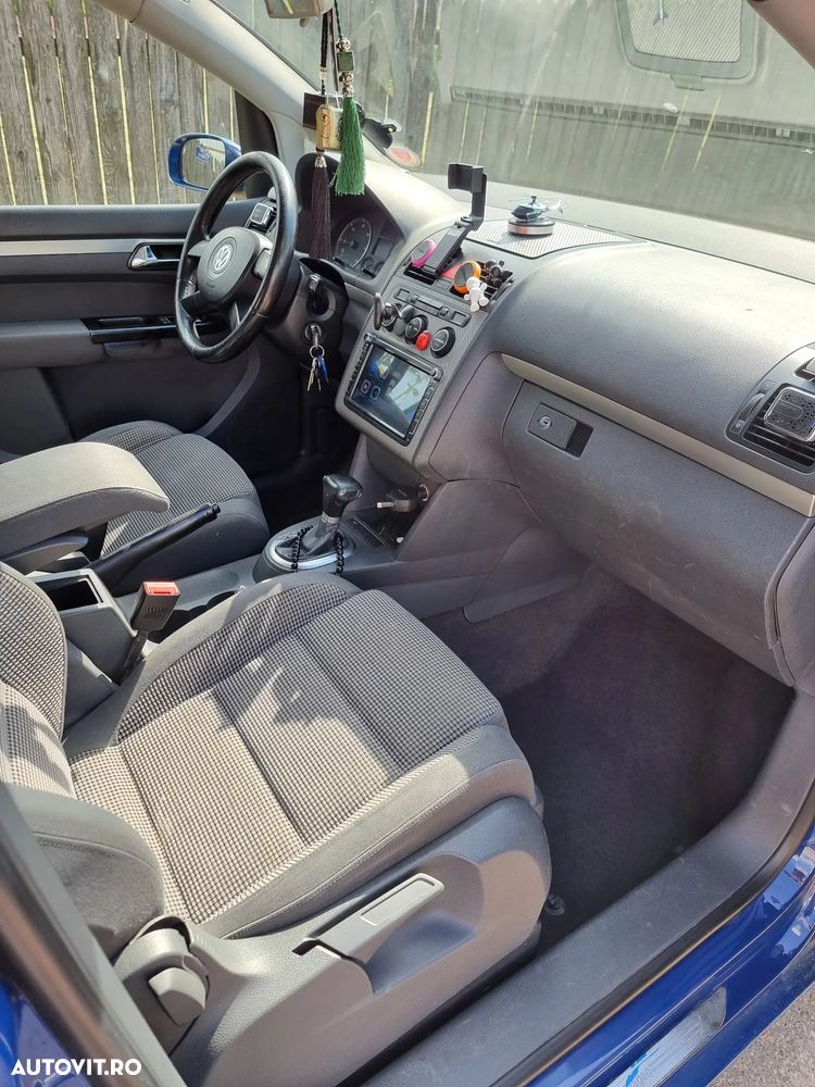 Volkswagen Touran - 9