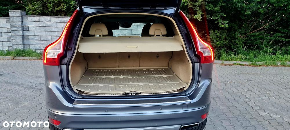 Volvo XC 60 T5 Drive-E Ocean Race - 20