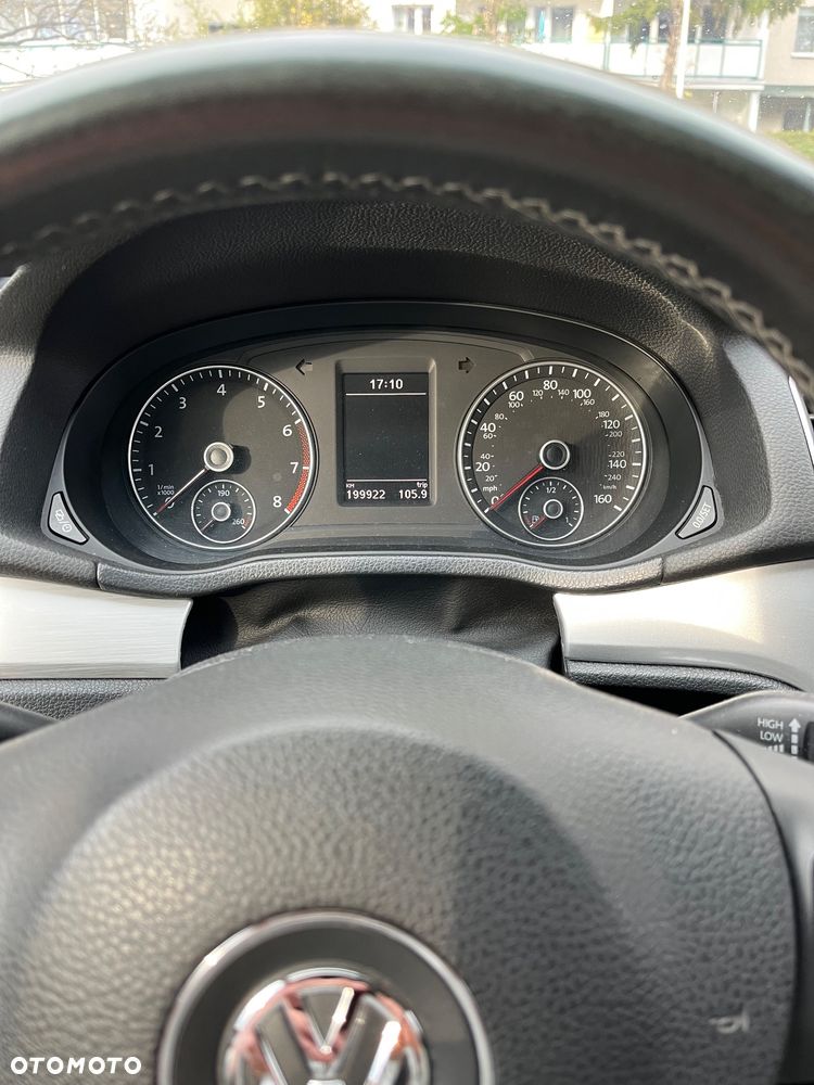 Volkswagen Passat - 12