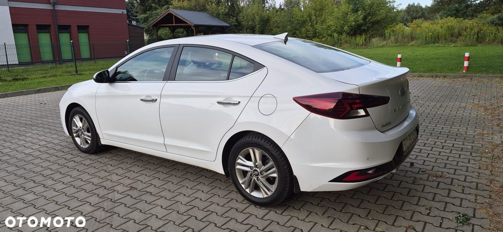 Hyundai Elantra 1.6 Comfort Premiere - 19