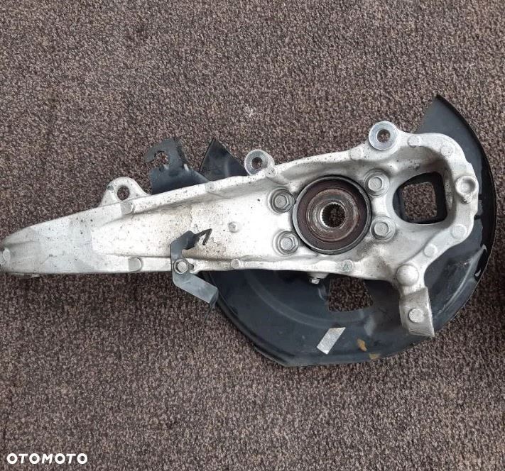 Zwrotnica z Tarcza Kotwiczna prawa i lewa INFINITI Q50 S hybryda - 2