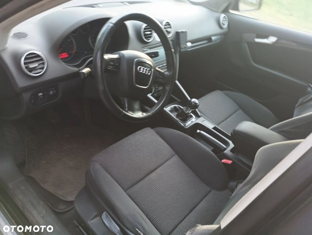 Audi A3 Sportback 1.8 TFSI Ambiente - 10
