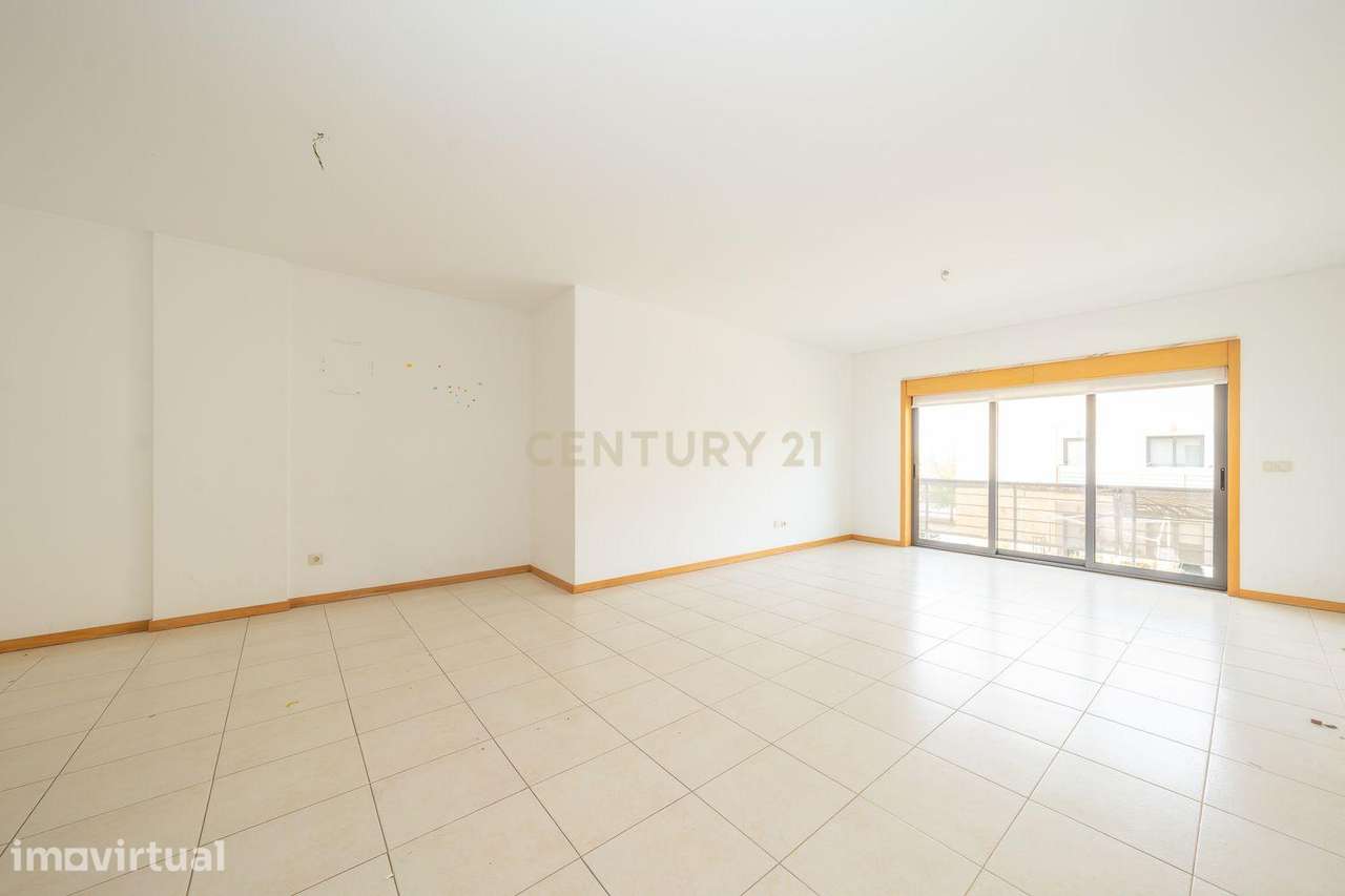 Apartamento T3 com Duas Varandas, Garagem Box e Lugar de estacionament - Grande imagem: 3/60