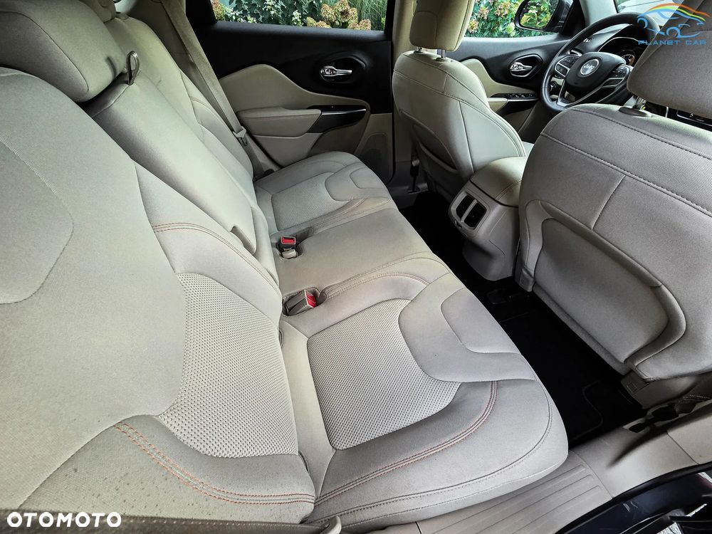 Jeep Cherokee - 18