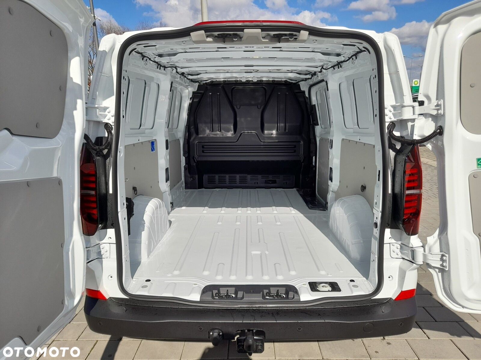 Volkswagen Transporter Furgon 2.0 TDI 150 KM 4MOTION 8-biegowa automatyczna 3500 mm - 12
