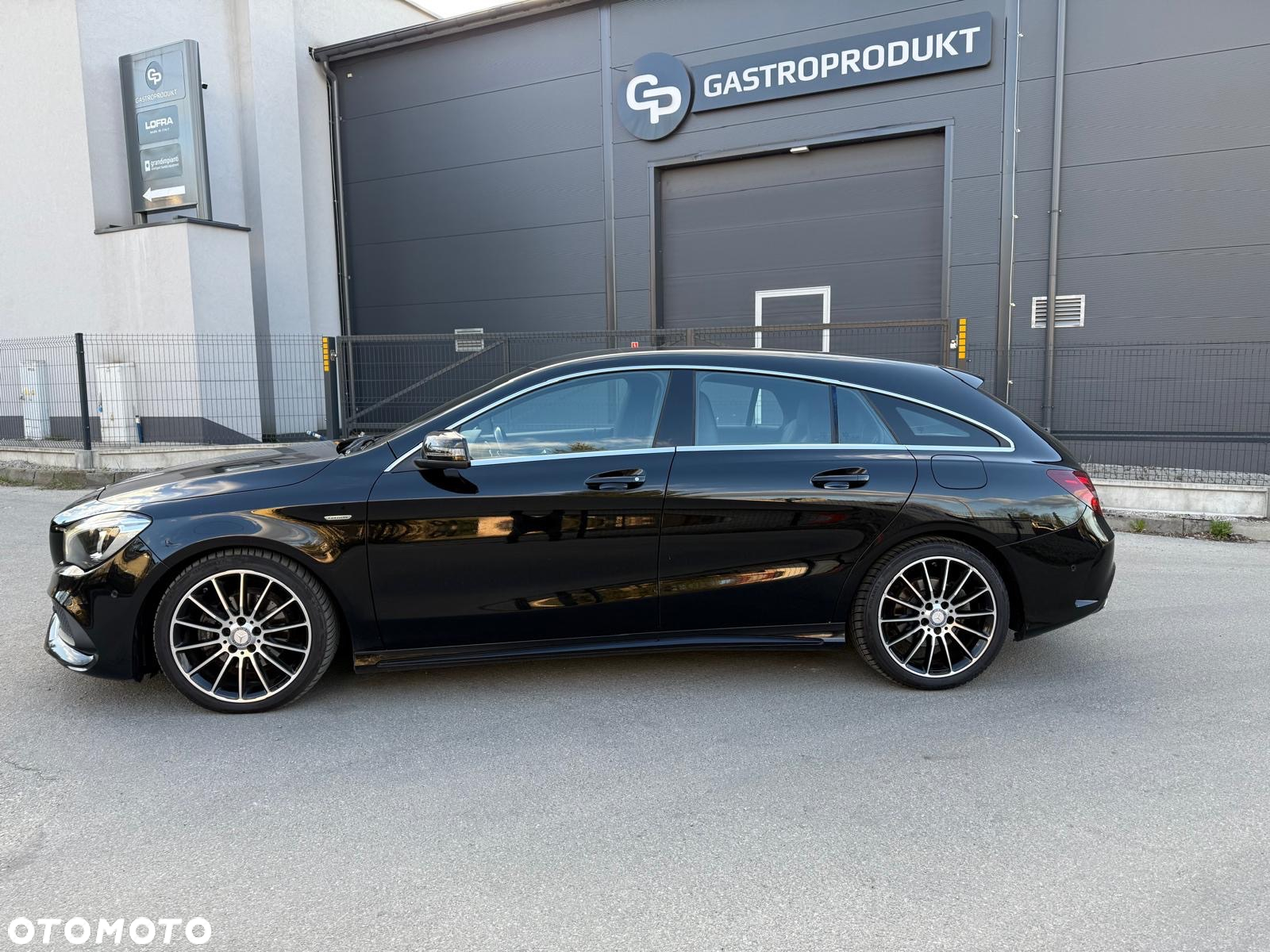 Mercedes-Benz CLA Shooting Brake 180 7G-DCT AMG Line - 12