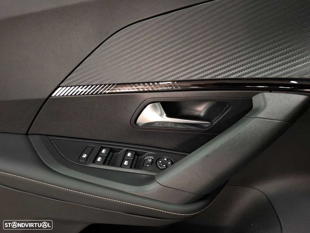 Peugeot 2008 1.2 Hybrid Allure e-DCS6 - 22