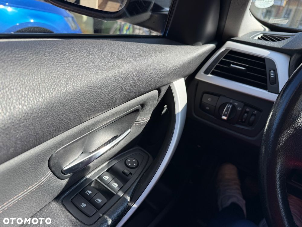 BMW Seria 3 320i - 17