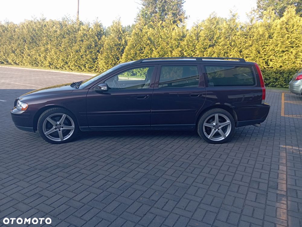 Volvo V70 D5 AWD Momentum - 4