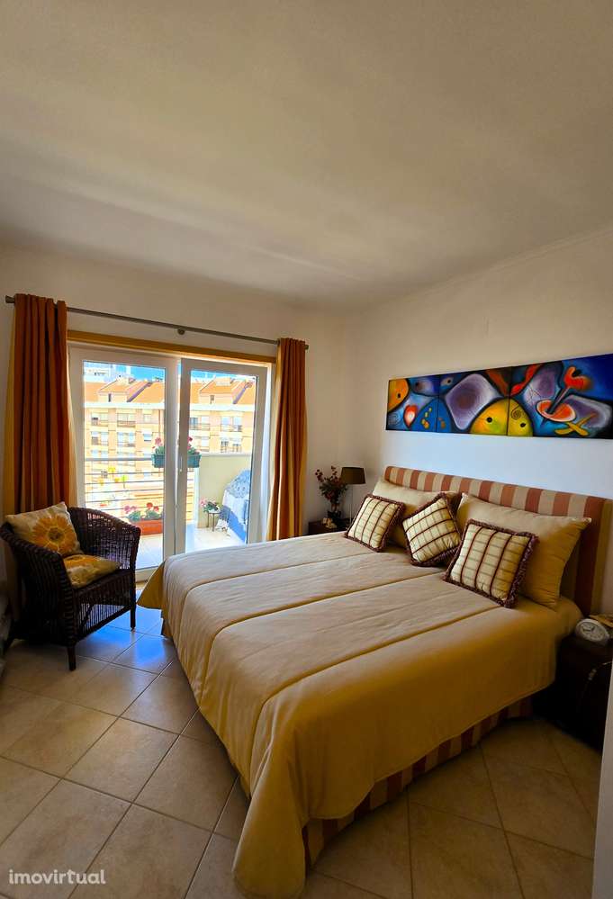 Apartamento T1 c/ Terraço, Vista Mar, Piscina e Box na Praia do Ouro - Grande imagem: 4/18