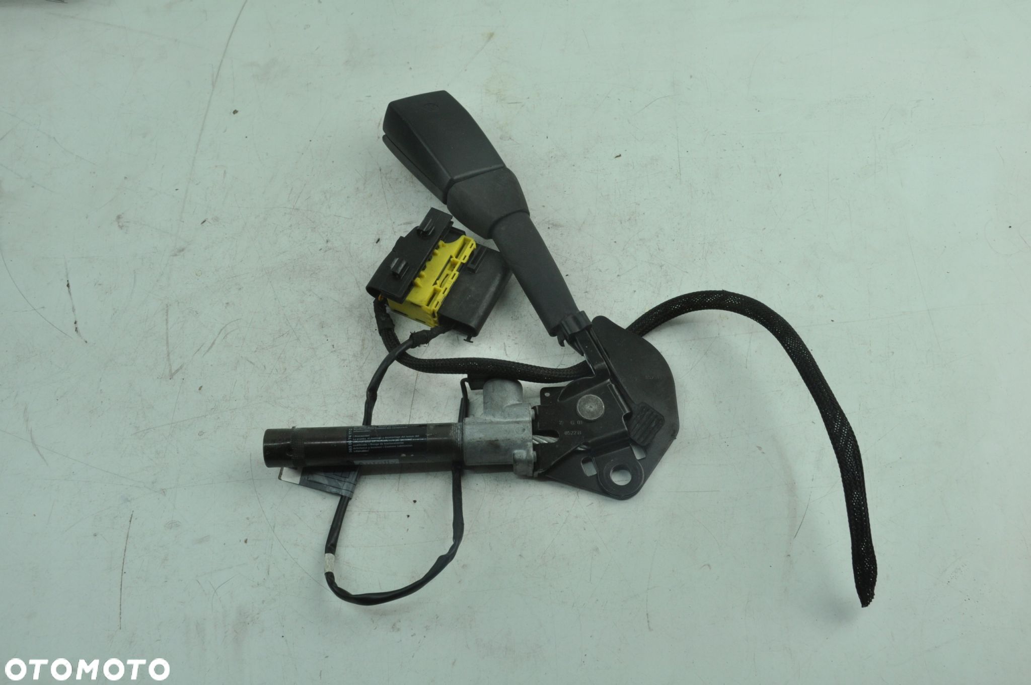Bmw E38 E39 Napinacz Pasa Prawy Przód 8257796 - 1