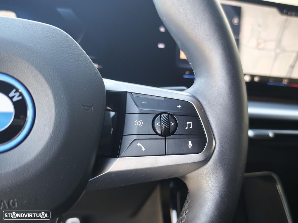 BMW iX2 eDrive20 Pack Desportivo M - 39