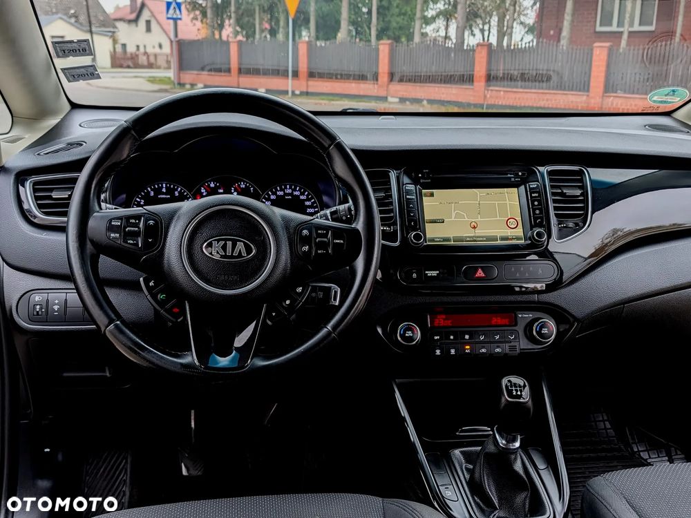 Kia Carens - 32