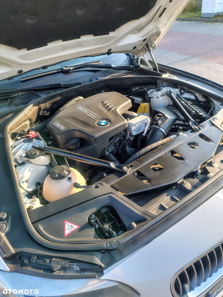 BMW Seria 5 520i - 28