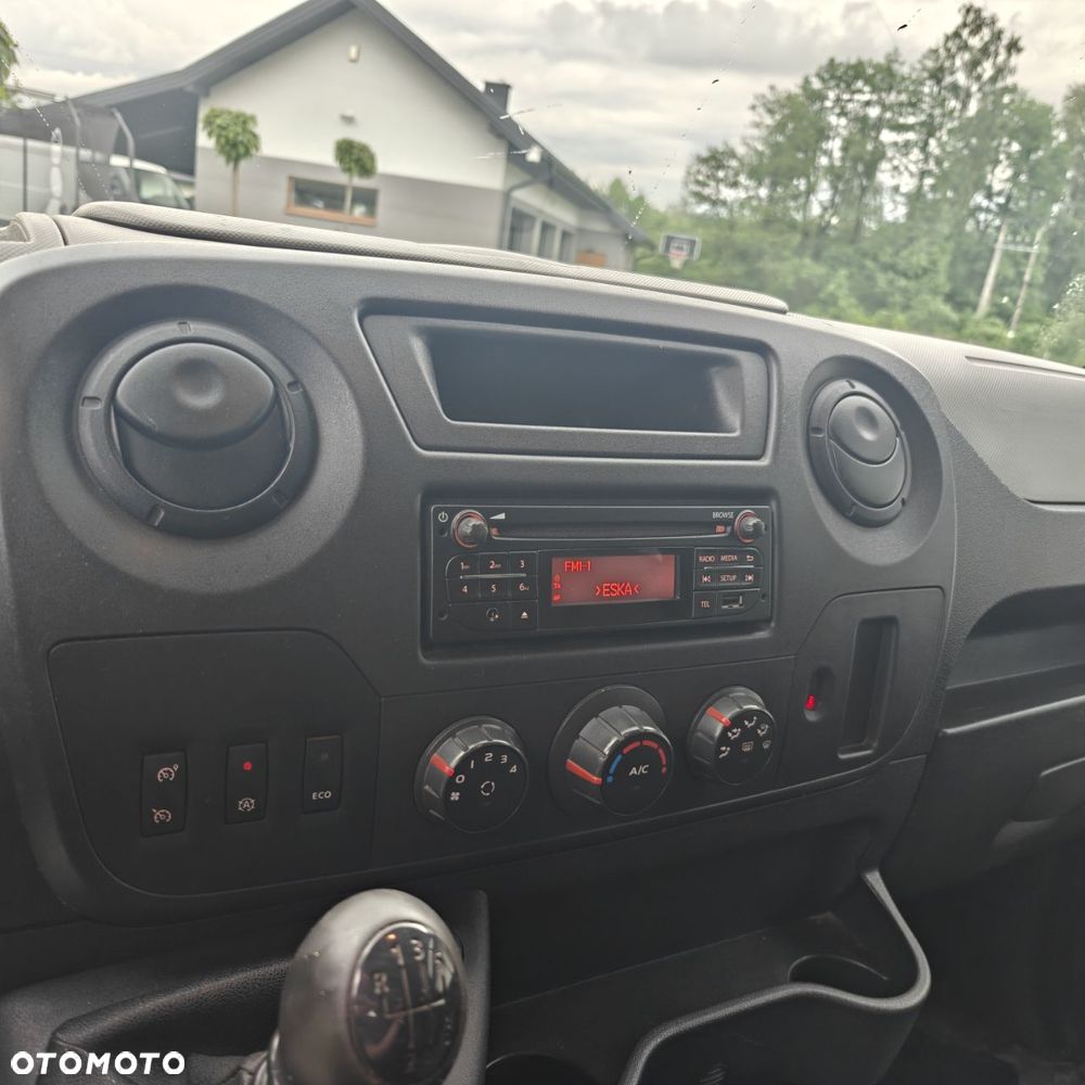 Nissan NV400 - 11