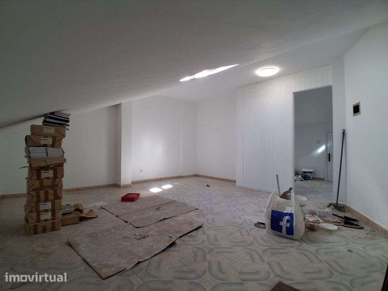 Apartamento T4 no centro da Charneca de Caparica - Grande imagem: 2/8