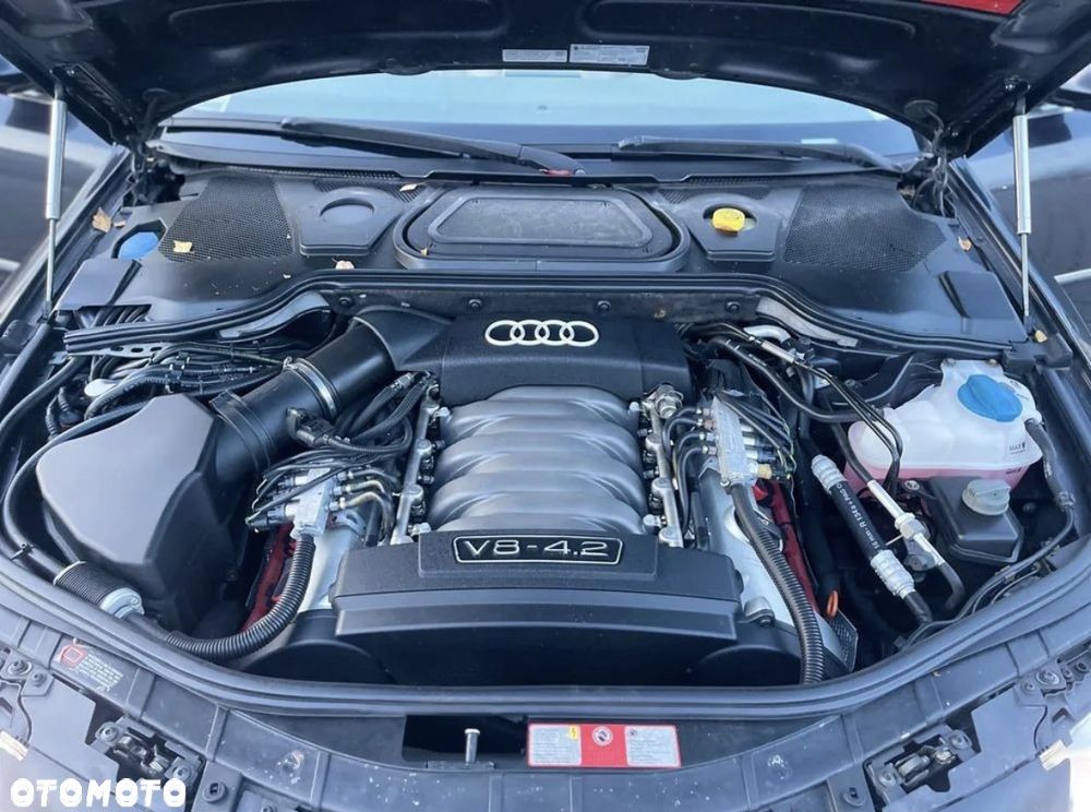 Audi A8 4.2 L Quattro - 11