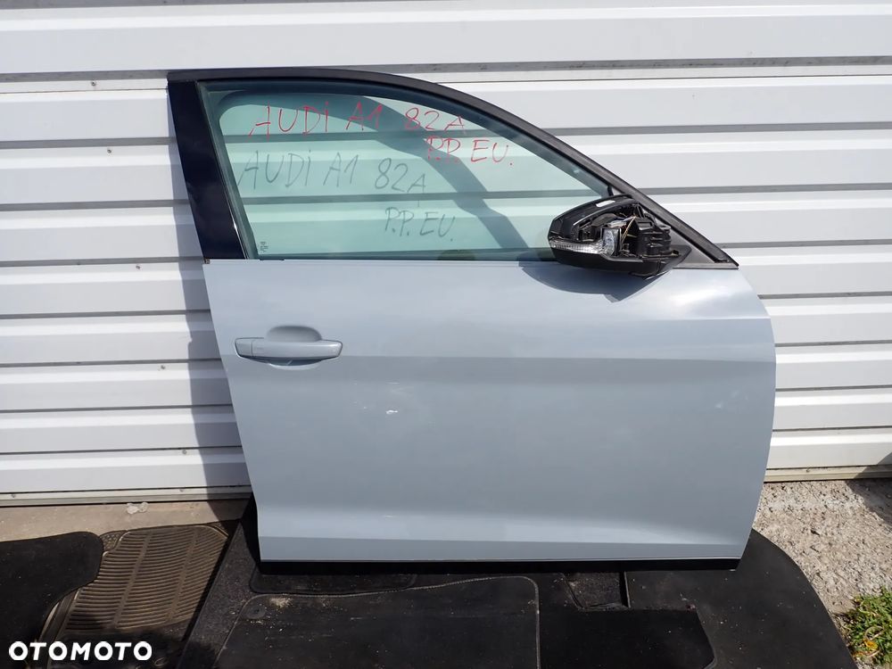 AUDI A1 82A  DRZWI PRAWE  PRZÓD - 1