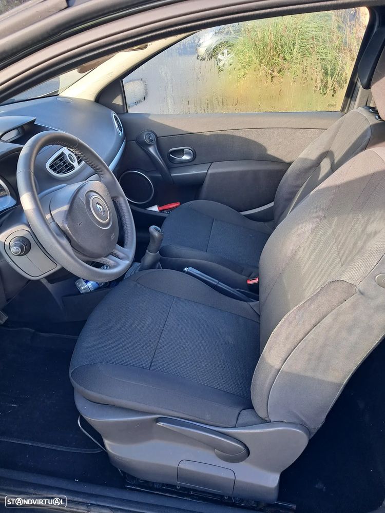 Renault Clio - 11