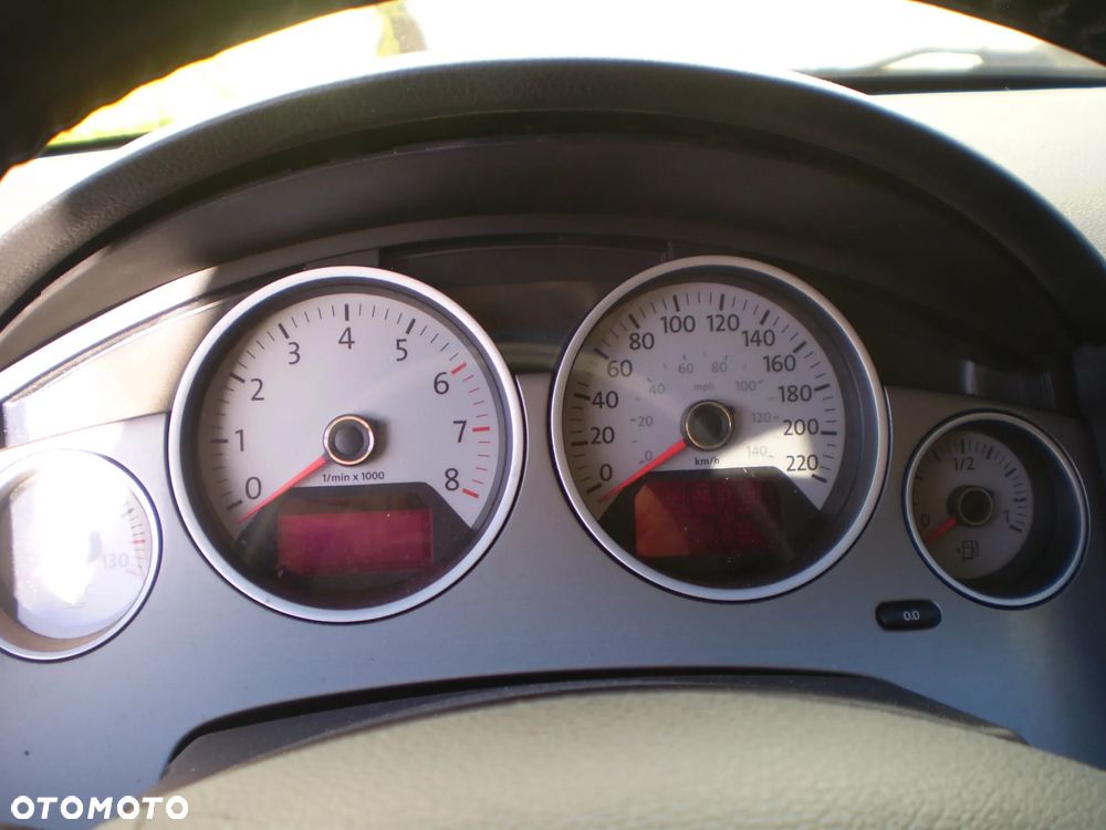 Volkswagen Routan - 9