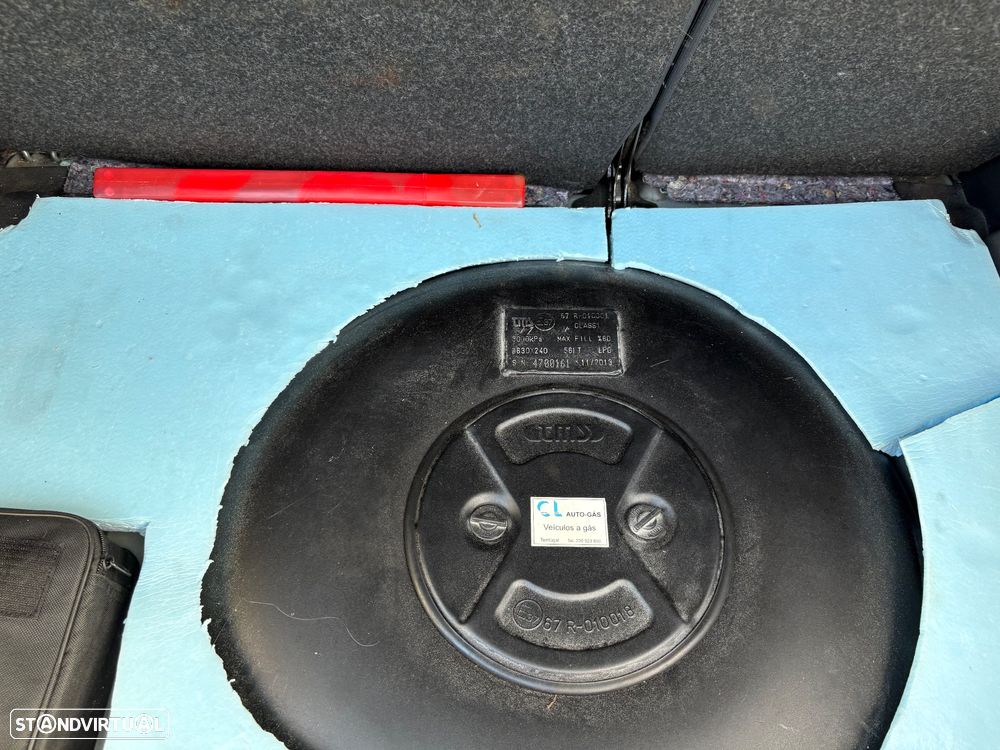 Opel Corsa 1.2 Go! FlexFuel - 38