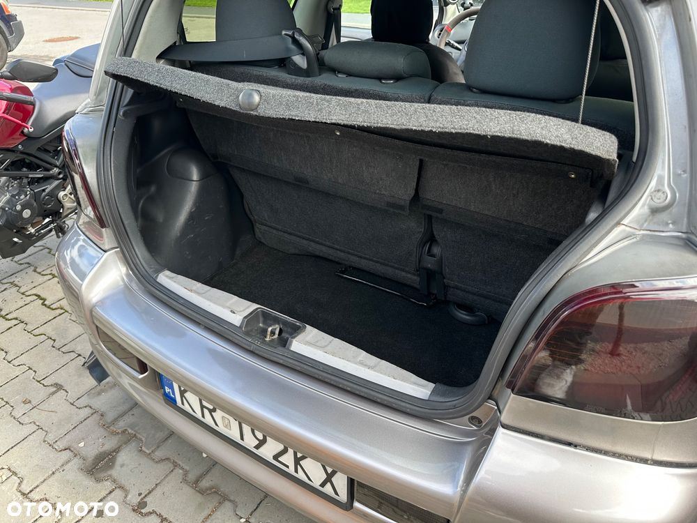Toyota Yaris - 23
