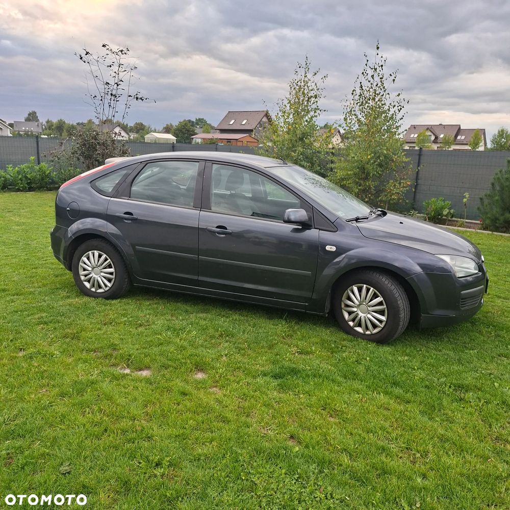 Ford Focus 1.6 Ambiente - 4