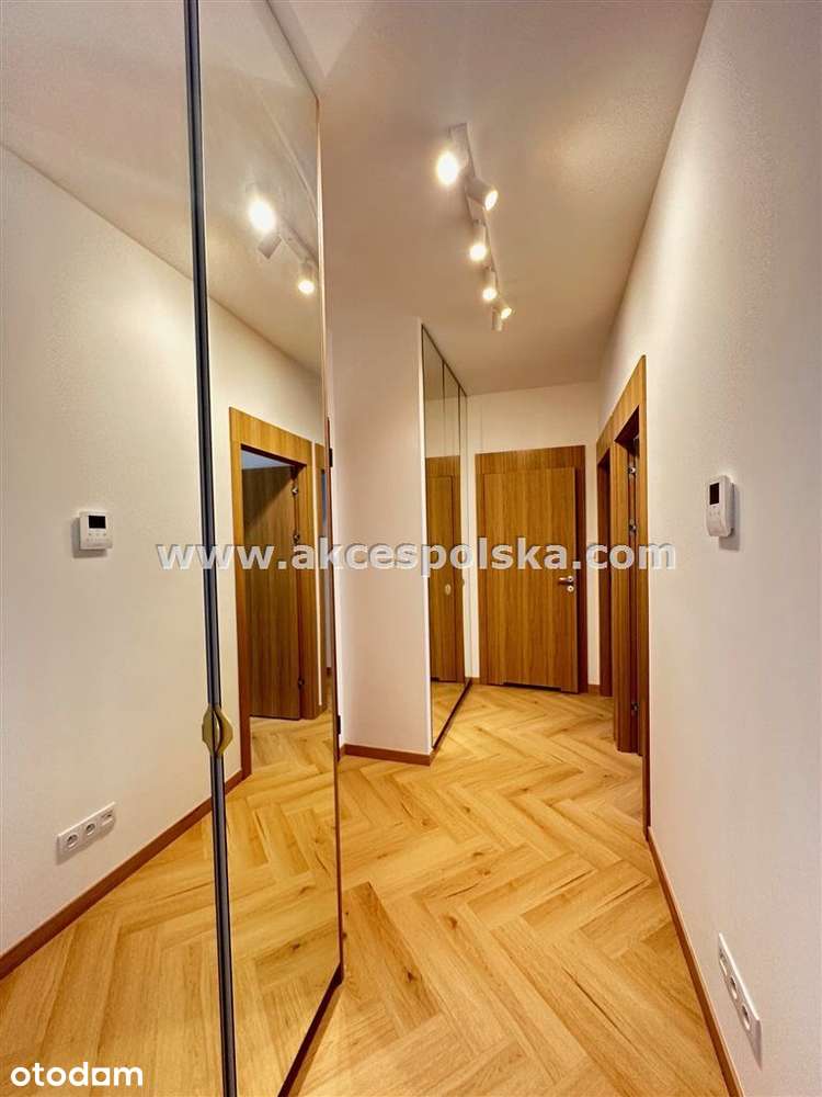 3 Pok, Balkon, Garaż, wejście od ul.Wroniej