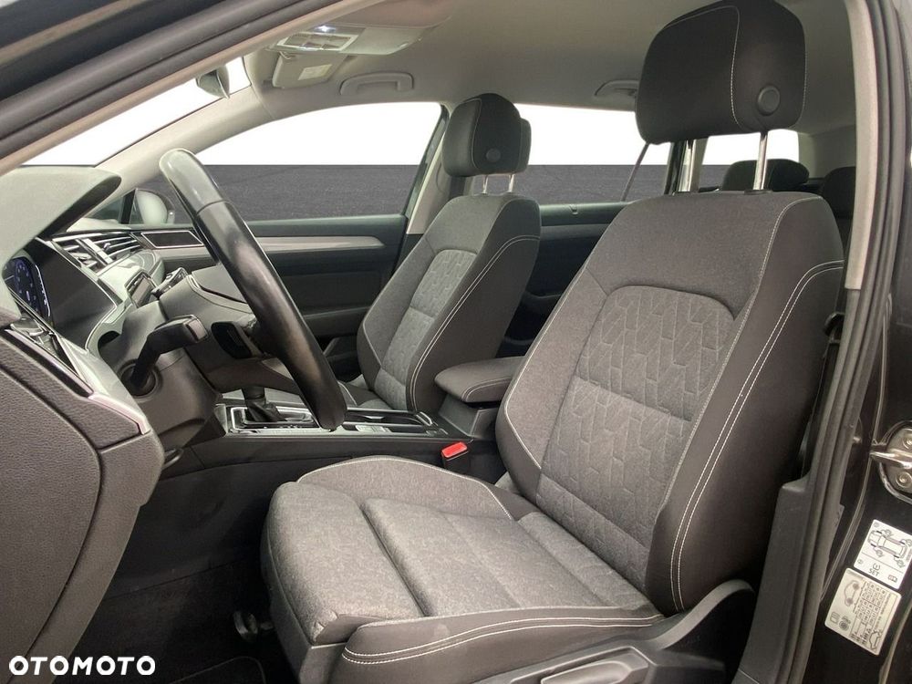Volkswagen Passat - 17