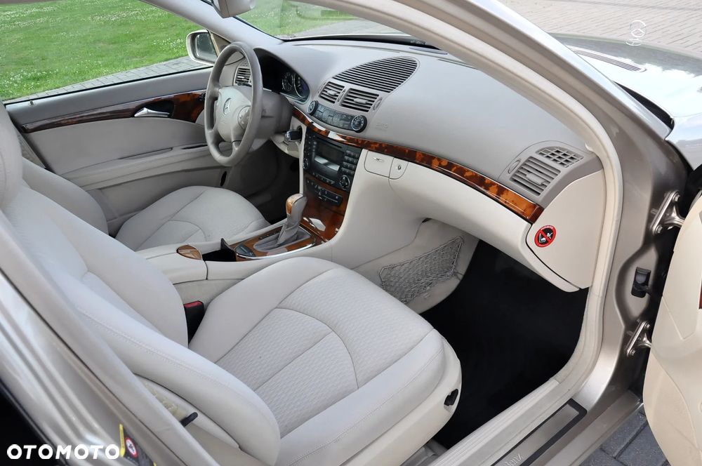 Mercedes-Benz Klasa E 320 Elegance - 27
