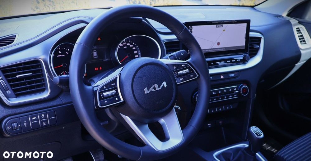 Kia Ceed - 11