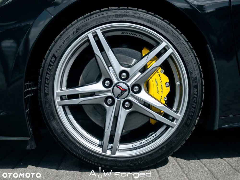 Chevrolet Corvette - 17
