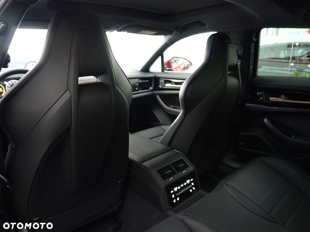 Porsche Panamera 4 - 32