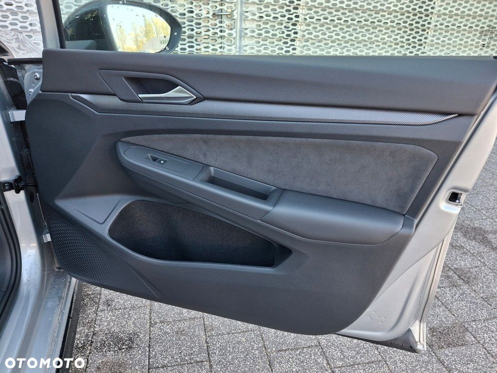 Volkswagen Golf Variant 1.5 eTSI mHEV R-Line Plus DSG - 14