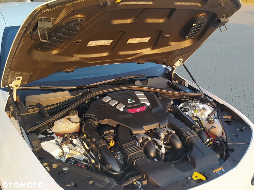 Alfa Romeo Giulia 2.9 V6 Bi-Turbo AT8 Quadrifoglio - 8