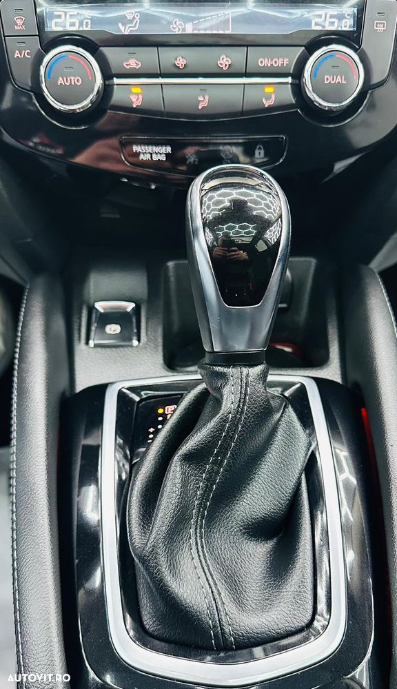 Nissan Qashqai 1.2 DIG-T Xtronic N-Connecta - 24