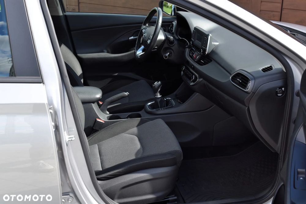 Hyundai i30 1.5 DPI Classic + - 11