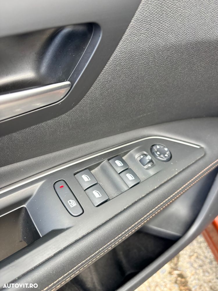 Peugeot 3008 1.2 PureTech Turbo S&S EAT6 GT-Line - 16