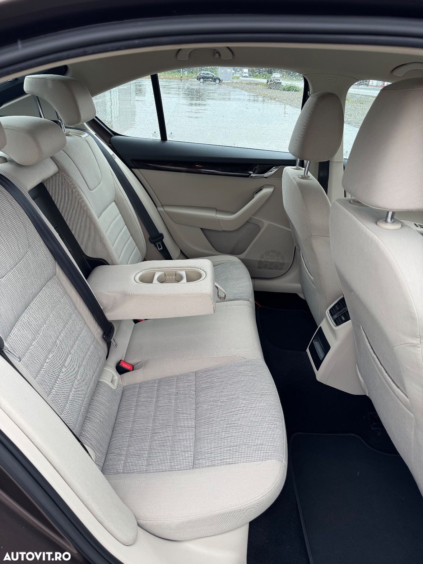 Skoda Octavia 1.6 TDI Ambiente DSG - 12