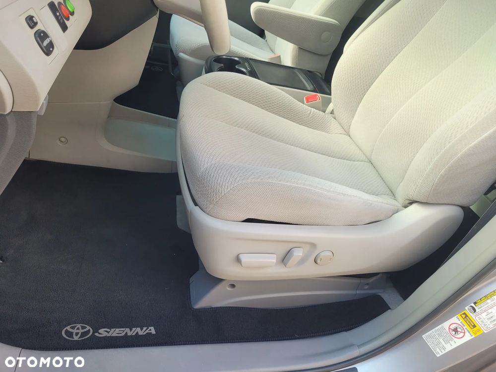 Toyota Sienna 3.5 V6 - 27