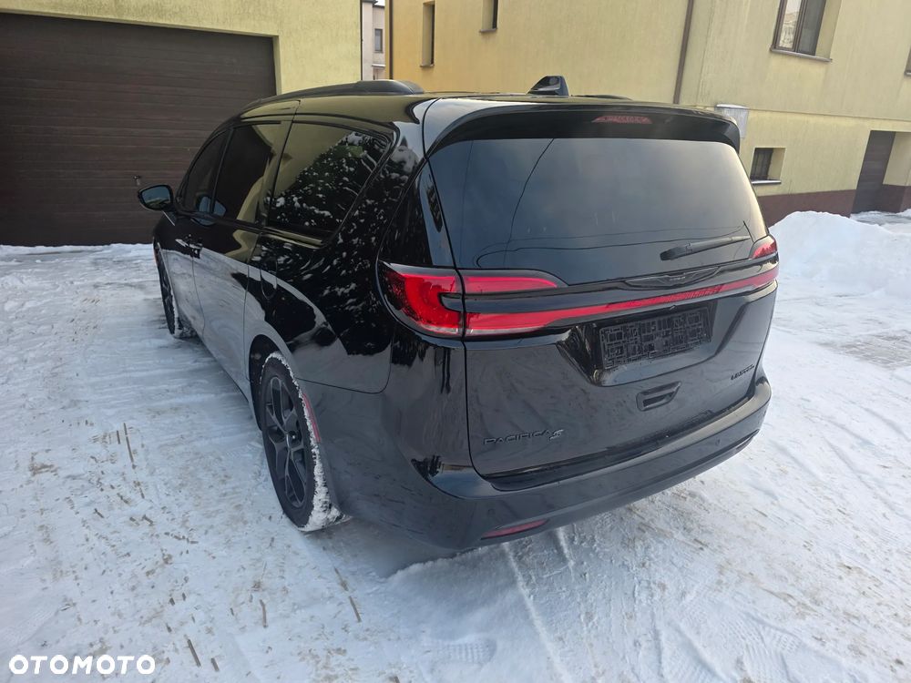 Chrysler Pacifica - 5